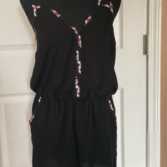 Cover Up Romper black with multi color design Xhilaration juniors size Medium - Picture 2 of 4